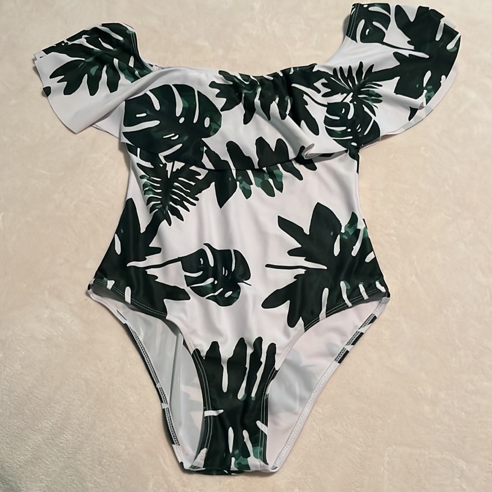 NWOT Leaf Print Convertible Top One Piece Swimsuit Size S - Picture 3 of 9